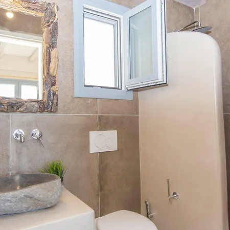 Ampelos Apartamento *